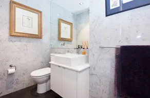 UM616 Sleek Split Level City Oasis in Ultimo - Image 4