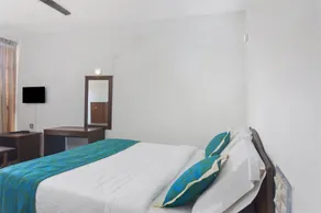 OYO 13581 Hotel Raj - Image 4