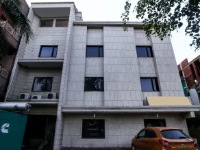 Capital O 9367 Hotel Agra Cantt - Image 5