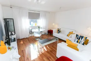 Riverside Luxury Apartment - Image 4