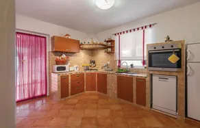 Awesome Home in Barban With Wifi and 3 Bedrooms - Image 3