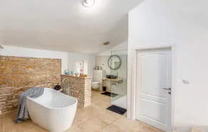 Nice Home in Vodnjan with Outdoor Swimming Pool, Hot Tub & 4 Bedrooms - Image 3