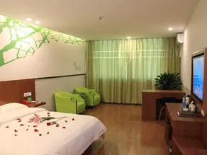 Vatica Hotel (Shanghai International Tourist Resort Huaxia East Road Metro Station) - Image 2