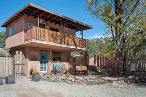 Dancing Hare - Colorful and Inviting Tesuque Home Right Next to Bishop`s Lodge - Image 4