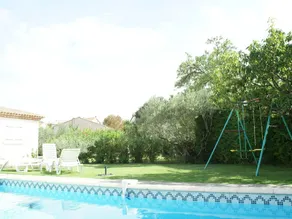 Stylish Holiday Home With Private Swimming Pool and Large, Enclosed Garden - Image 4