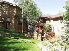 Walk 1 block to ski access - 6th bedroom mother-in-law unit optional Home by RedAwning - Image 4