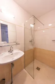 Joops City Centre Hotel - Image 5
