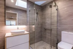 Executive 2 Storey Apartment with Pool - Image 2