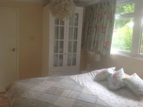 Oak Tree House - Image 3