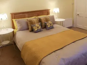 Meadow House Apartment - Image 2