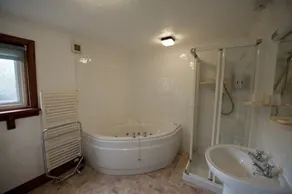 Cwmwennol Country House - Image 4