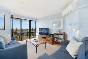 Newcastle Short Stay Accommodation - Flagstaff Apartment - Image 2