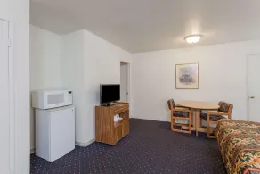 Days Inn By Wyndham Anaheim West - Image 4