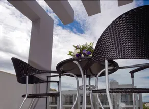 Captain Hotel - Image 4