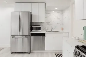 Newly Renovated and Tastefully Furnished 1 BD- 1bath Suite - Image 4