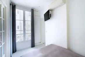Pelicanstay at Avenue George V Paris - Image 4