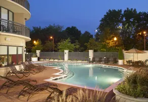 Global Luxury Suites at Pentagon City North - Image 2