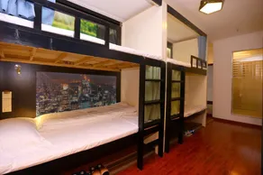 Infinite Stars Us Youth Hostel - Image 4