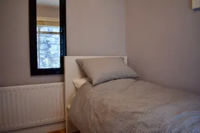 Charming 2 Bedroom Cottage in Central Location - Image 3