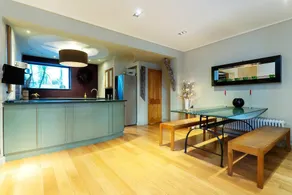 Townhouse By The River - Image 4