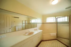 Birchgrove Collers Beach - Pet-Friendly Apartment - Image 3