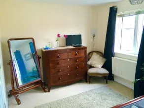 Lynbrook Guest House - Image 2