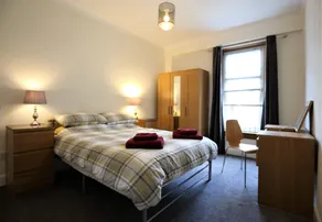 2 Bedroom Apartment Near Murrayfield - Image 2