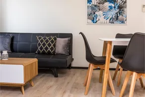 Bright 1BR Apartment Close to Foreshore & Cbd - Image 2