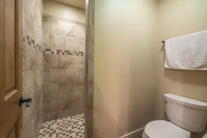 Hilltop Hideaway And Bunkhouse Combo 4 Bedroom Home - Image 4