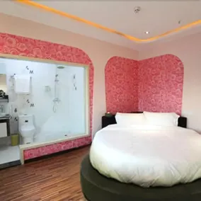 5cm Holiday Inn (Xita Branch) - Image 5