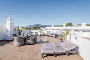 PP- Fantastic 2 bedroom apt with roof top terrace - Image 2
