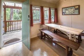 Toms Cabin - Image 4