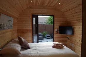 Impeccable1 Double bed Cabin in Poole With Hot Tub - Image 3