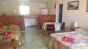 Bronco Motor Inn - Image 4