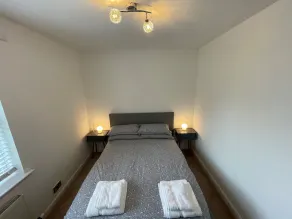 Beautiful 2-bed Apartment in Renfrew - Image 2