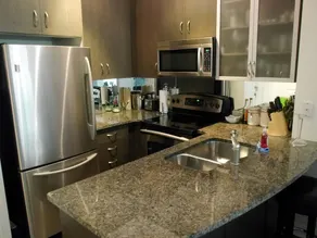 Charming 1 Bedroom Town Home - Image 4