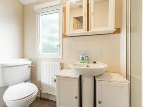 Serene Mobile Home in Hastings Near Smugglers Adventure - Image 4