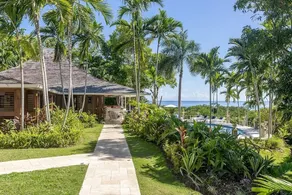 Staffed Round Hill Membership Van/driver 5 Bedroom Villa - Image 2