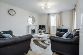 Captivating 3-bed Apartment in Grays - Image 3