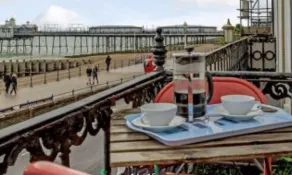 Beautiful 2 Bed Balcony Apart Seafront Eastbourne - Image 3