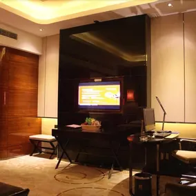 Royal Garden Hotel - Image 2