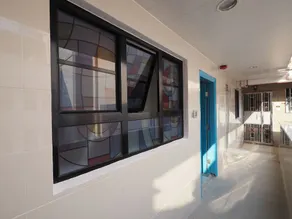Panda's Hostel - Hot Dog Bus - Image 3