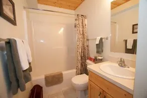 Outlaws Inn by Apex Accommodations - Image 5