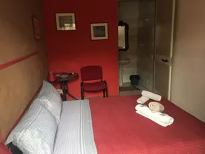 Room With Private Bathroom - Image 2