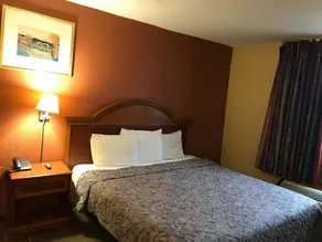 Economy Inn - Image 3