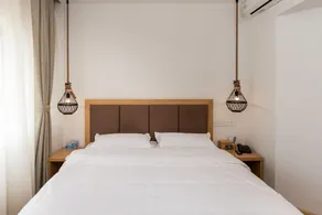 Blossom Hotel In Kunming - Image 3