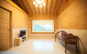 Hapcheon Gayasan Hwangtomaeul Pension - Image 5