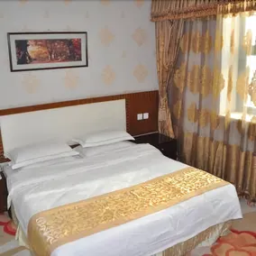 Royal Garden Jinyue Hotel - Image 2