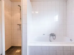 Comfortable chalet with dishwasher, within De Veluwe - Image 2
