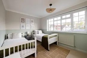 The Wycombe House - Inviting 5bdr House With Garden - Image 3